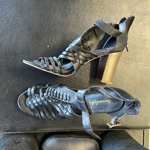 Like new. Hardly worn